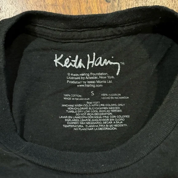 Keith Haring barking red dog black tee size small - Picture 6 of 6